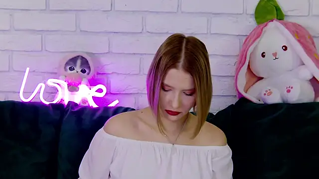 LiliLinn online show from 4, 3, 2025