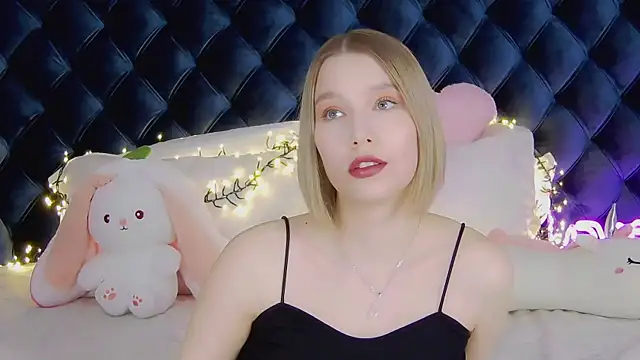 LiliLinn online show from 8, 3, 2025