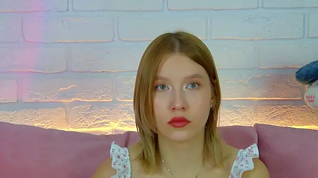 LiliLinn online show from 7, 10, 2025