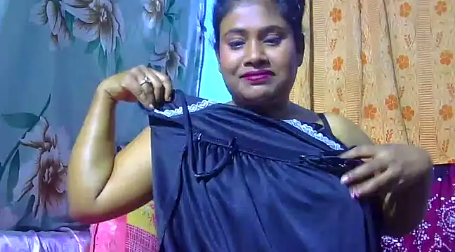 Snapshot of sexy_roma chatting on 3, 2, 2025 sexy roma online show from 3, 2, 2025