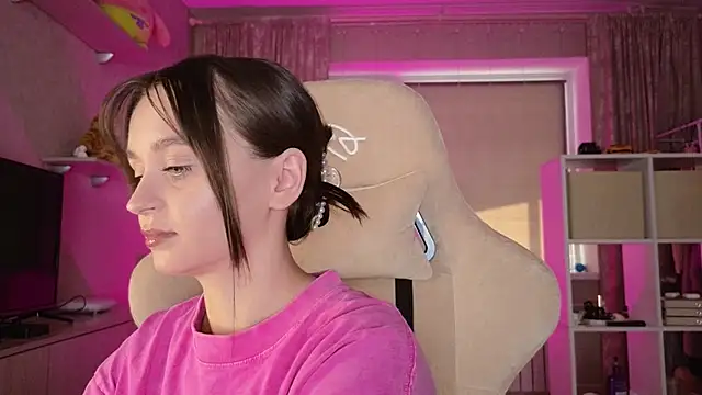 Katy perry  online show from 16, 3, 2025