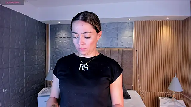 Snapshot of Alessia_Taylorr chatting on 6, 11, 2025 Alessia Taylorr online show from 6, 11, 2025