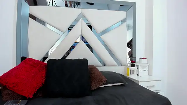 katherineFostel online show from 18, 11, 2025