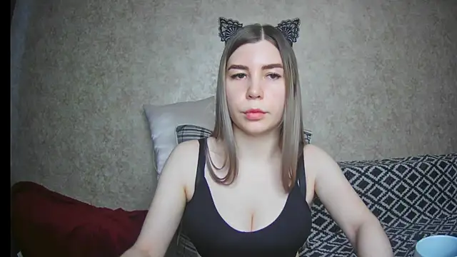 Snapshot of ElllaNuar chatting on 13, 2, 2025 ElllaNuar online show from 13, 2, 2025