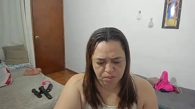 Snapshot of clarise_cooper chatting on 14, 9, 2025 clarise cooper online show from 14, 9, 2025