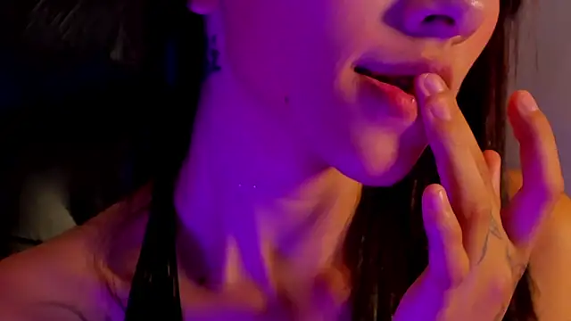 Snapshot of MelodyBliss chatting on 5, 11, 2025 MelodyBliss online show from 5, 11, 2025