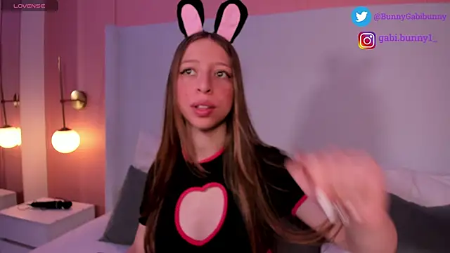 Snapshot of gabi_bunny chatting on 28, 2, 2025 gabi bunny online show from 28, 2, 2025