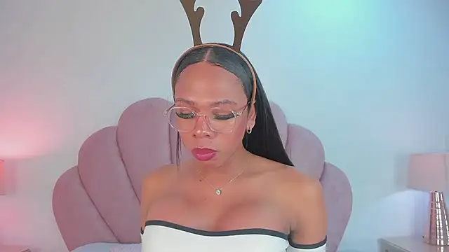 Nicole Paradise online show from 20, 12, 2024