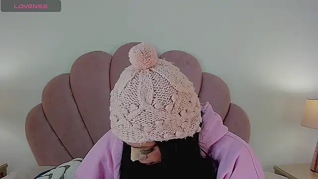 Nicole Paradise online show from 9, 10, 2025