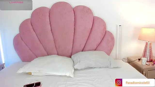 Snapshot of Nicole_Paradise chatting on 31, 5, 2026 Nicole Paradise online show from 31, 5, 2026