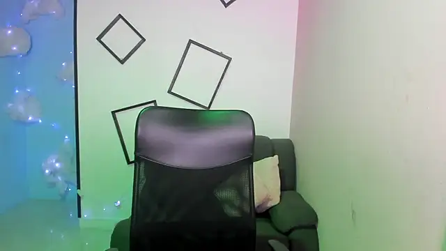 Snapshot of Aurora_18 chatting on 23, 10, 2025 Aurora 18 online show from 23, 10, 2025