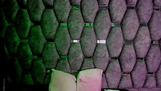 Snapshot of Aurora_18 chatting on 21, 11, 2025 Aurora 18 online show from 21, 11, 2025