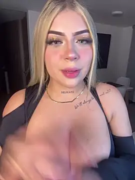 Snapshot of MiaWhitePink_ chatting on 7, 2, 2026 MiaWhitePink online show from 7, 2, 2026