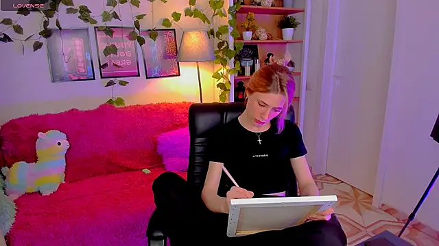 MaraCooperrr online show from 5, 3, 2025
