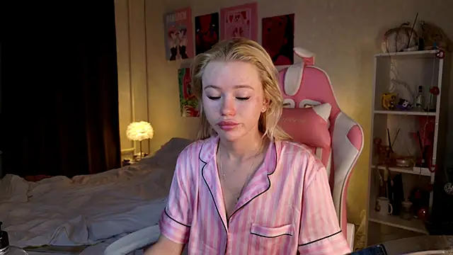 LexieLoree online show from 4, 1, 2025