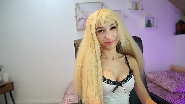 Snapshot of Amai__Liu chatting on 10, 11, 2025 Amai Liu online show from 10, 11, 2025