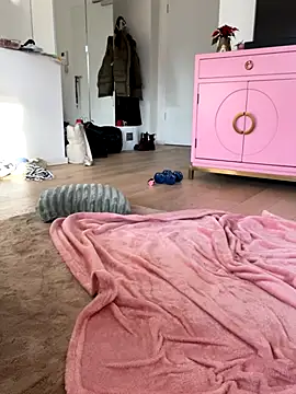 Mia-Minou online show from 27, 11, 2025