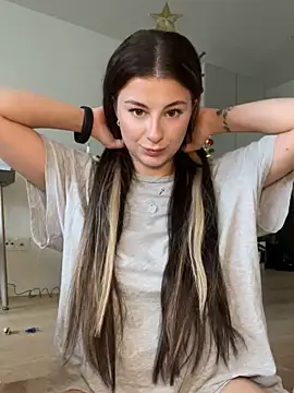 Mia-Minou online show from 28, 11, 2025