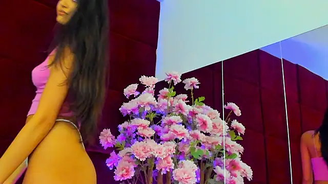 Snapshot of Alexxa chatting on 27, 10, 2025 Alexxa online show from 27, 10, 2025