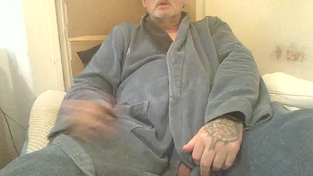 Snapshot of oldenglishguy chatting on 26, 10, 2025 oldenglishguy online show from 26, 10, 2025