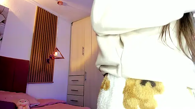 mia nevaeh online show from 31, 3, 2026