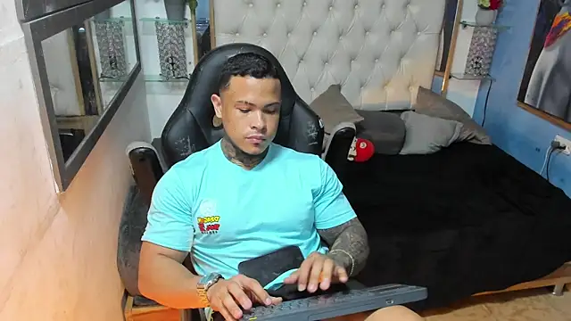 Snapshot of david_rousse_ chatting on 13, 12, 2024 david rousse online show from 13, 12, 2024