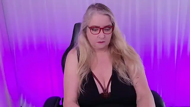 KatDSinclair online show from 7, 2, 2025