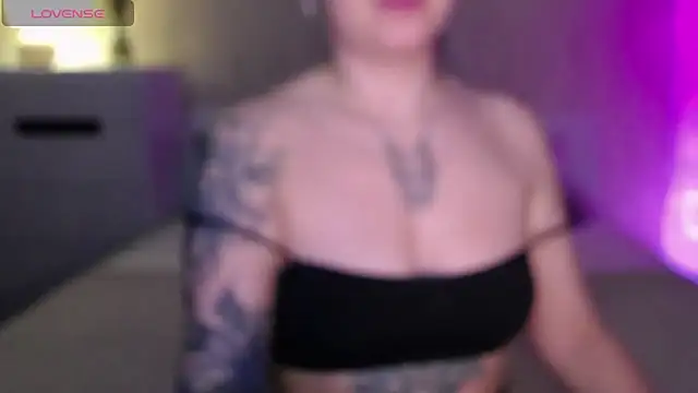 Snapshot of VioletCatt chatting on 31, 1, 2025 VioletCatt online show from 31, 1, 2025