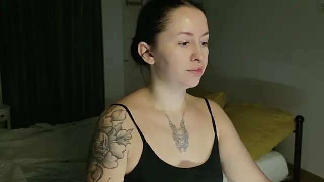 Snapshot of VioletCatt chatting on 21, 10, 2025 VioletCatt online show from 21, 10, 2025