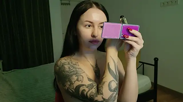 Snapshot of VioletCatt chatting on 24, 10, 2025 VioletCatt online show from 24, 10, 2025