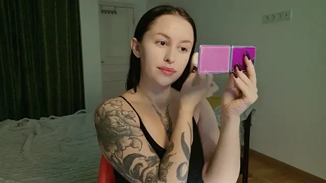 Snapshot of VioletCatt chatting on 14, 11, 2025 VioletCatt online show from 14, 11, 2025