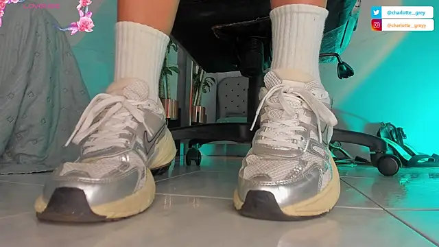 charlotte  grey online show from 16, 10, 2025