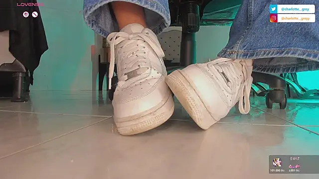 charlotte  grey online show from 17, 10, 2025