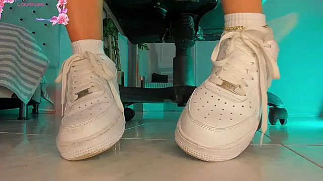 charlotte  grey online show from 31, 1, 2026