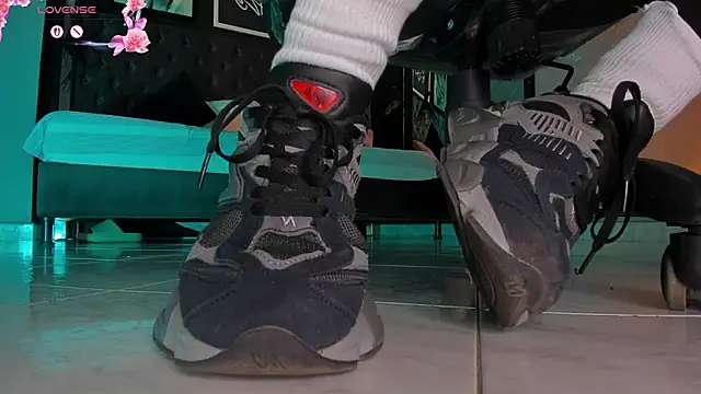 charlotte  grey online show from 13, 2, 2026