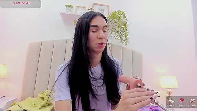 Mia thompson 19 online show from 10, 9, 2025