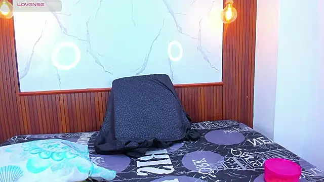 Mia thompson 19 online show from 24, 3, 2026