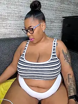 Snapshot of ExclusiveLeexx chatting on 11, 10, 2025 ExclusiveLeexx online show from 11, 10, 2025