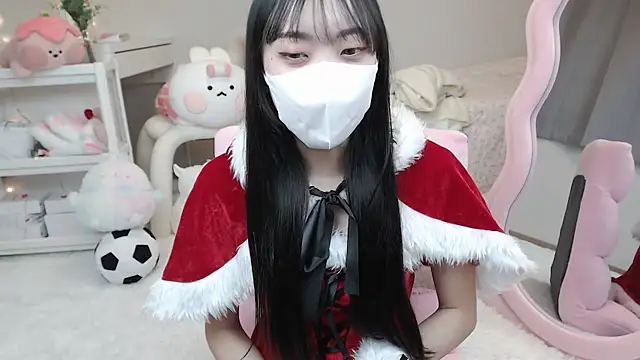 Snapshot of momo_room chatting on 21, 12, 2024 momo room online show from 21, 12, 2024