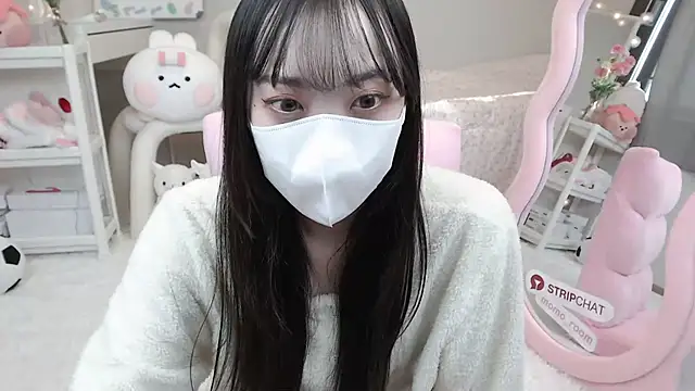 Snapshot of momo_room chatting on 12, 1, 2025 momo room online show from 12, 1, 2025