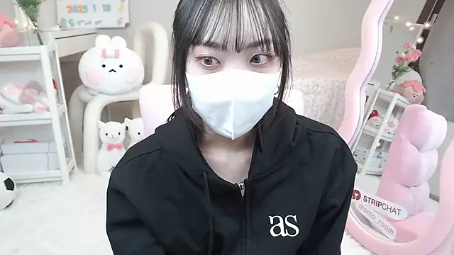 Snapshot of momo_room chatting on 19, 1, 2025 momo room online show from 19, 1, 2025