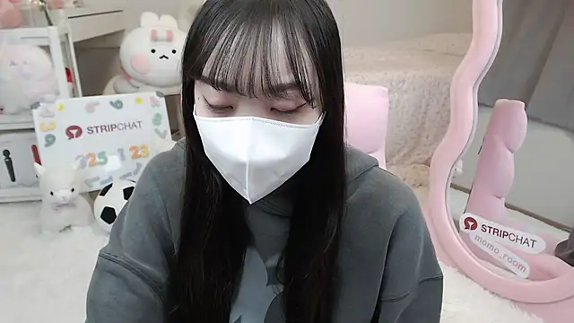 Snapshot of momo_room chatting on 23, 1, 2025 momo room online show from 23, 1, 2025