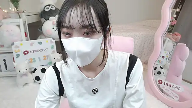 Snapshot of momo_room chatting on 27, 1, 2025 momo room online show from 27, 1, 2025