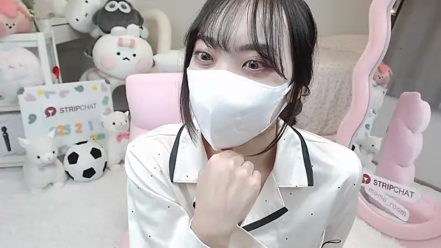 Snapshot of momo_room chatting on 1, 2, 2025 momo room online show from 1, 2, 2025