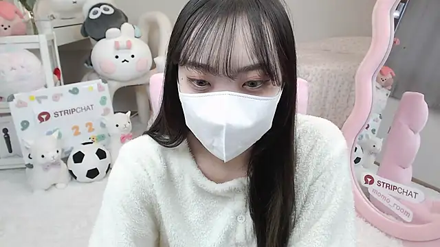 Snapshot of momo_room chatting on 2, 2, 2025 momo room online show from 2, 2, 2025