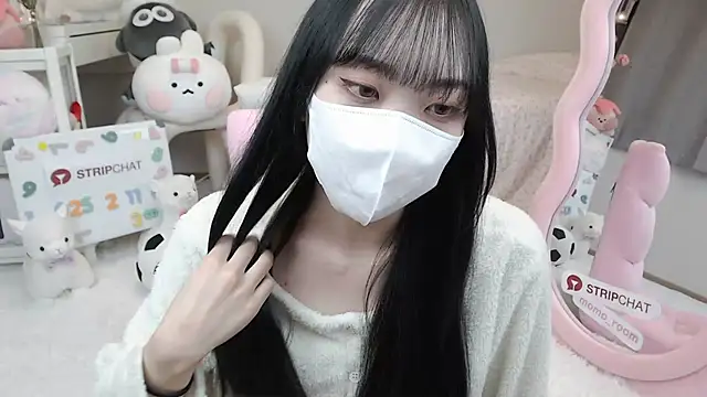 Snapshot of momo_room chatting on 11, 2, 2025 momo room online show from 11, 2, 2025