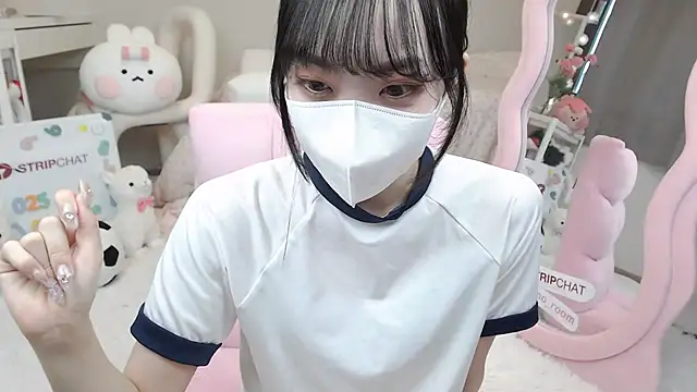 Snapshot of momo_room chatting on 2, 3, 2025 momo room online show from 2, 3, 2025
