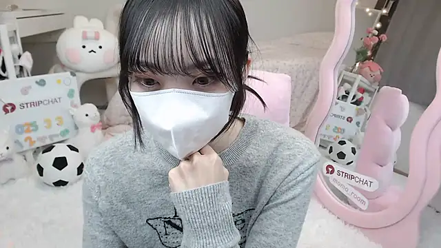 Snapshot of momo_room chatting on 3, 3, 2025 momo room online show from 3, 3, 2025