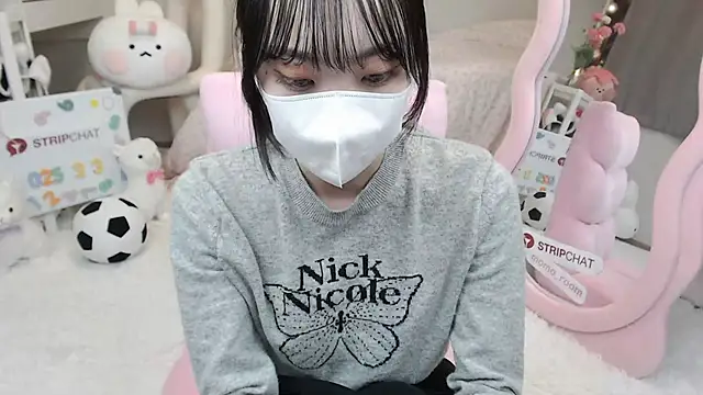 Snapshot of momo_room chatting on 3, 3, 2025 momo room online show from 3, 3, 2025