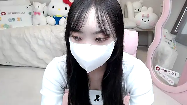 Snapshot of momo_room chatting on 21, 9, 2025 momo room online show from 21, 9, 2025